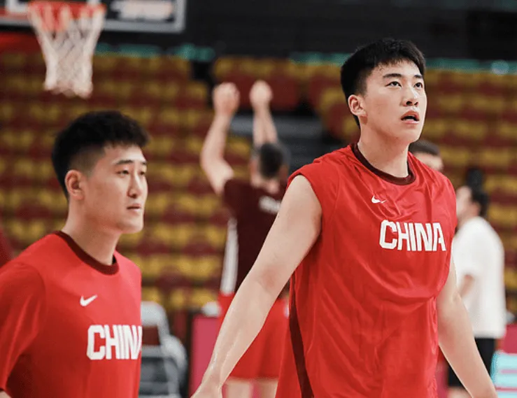 九游娱乐-姜伟泽出战19分钟，投篮4中0得到0分1篮板1助攻3抢断